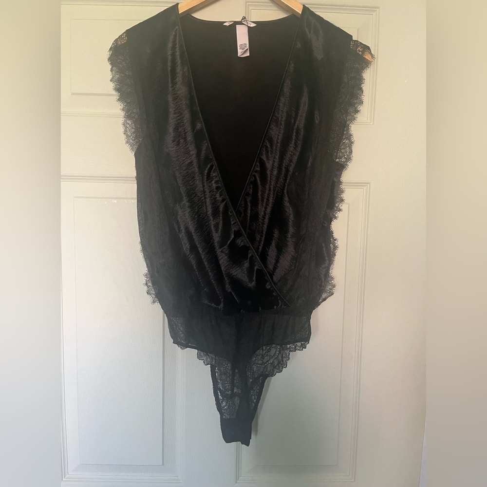 Elegant and Sexy Black Lingerie by Victoria’s Secret